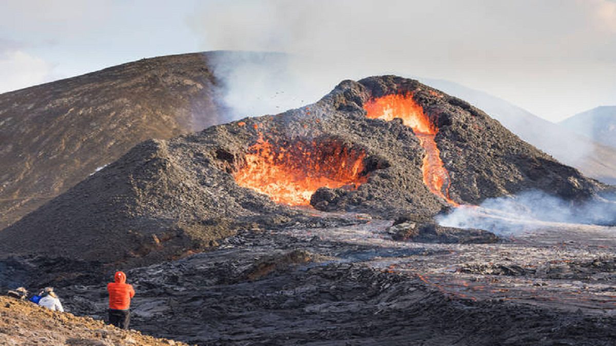 Volcano near Iceland’s main airport erupts again after pause